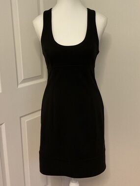 🤩 Aritzia Wilfred Black Bodycon mini dress - size 6